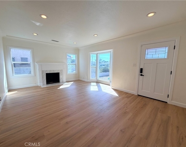 10318 Burin Avenue - Photo Thumbnail 2