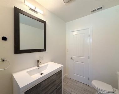 10318 Burin Avenue - Photo Thumbnail 11