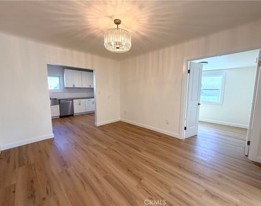 10318 Burin Avenue - Photo Thumbnail 4