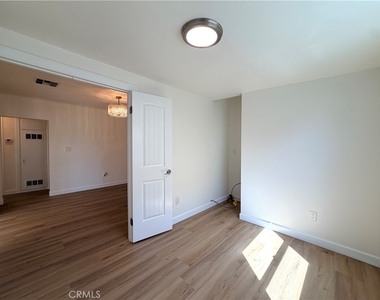 10318 Burin Avenue - Photo Thumbnail 7