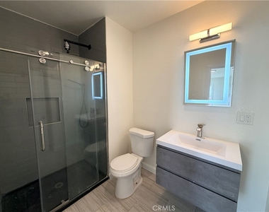 10318 Burin Avenue - Photo Thumbnail 23
