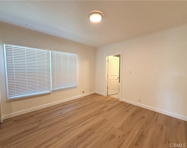 10318 Burin Avenue - Photo Thumbnail 16