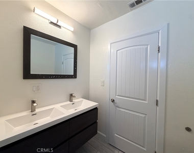 10318 Burin Avenue - Photo Thumbnail 15