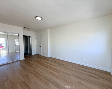 10318 Burin Avenue - Photo Thumbnail 22