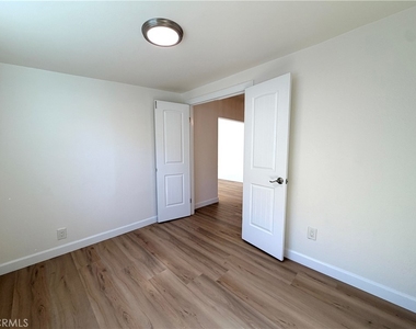 10318 Burin Avenue - Photo Thumbnail 8