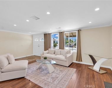 344 S Frankfurt Avenue - Photo Thumbnail 7