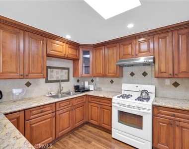 344 S Frankfurt Avenue - Photo Thumbnail 10