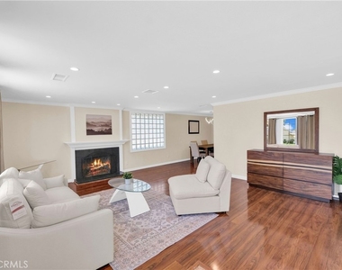 344 S Frankfurt Avenue - Photo Thumbnail 2