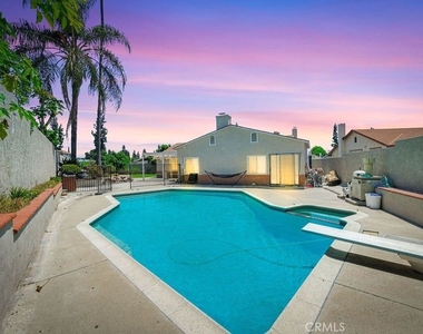 344 S Frankfurt Avenue - Photo Thumbnail 25
