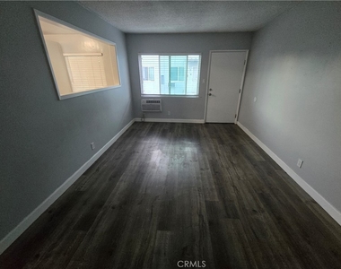 10813 Elliott - Photo Thumbnail 5