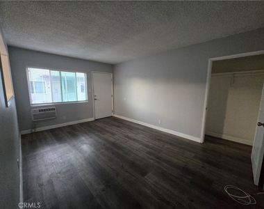 10813 Elliott - Photo Thumbnail 6
