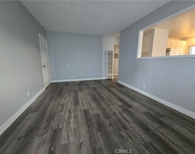 10813 Elliott - Photo Thumbnail 4