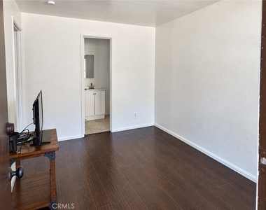 5628 Pickering Ave - Photo Thumbnail 2