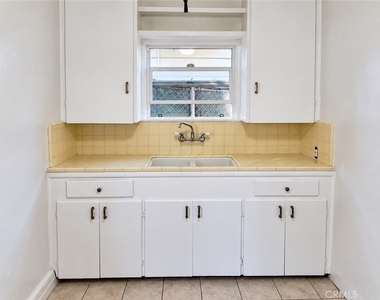 5628 Pickering Ave - Photo Thumbnail 4