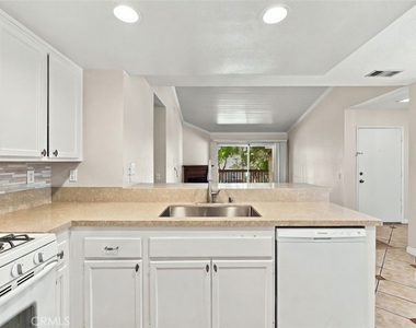 5706 Old Village - Photo Thumbnail 4
