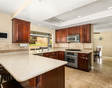 5463 Lupine - Photo Thumbnail 10