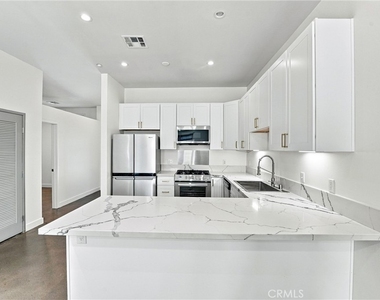 435 W Center Street - Photo Thumbnail 1