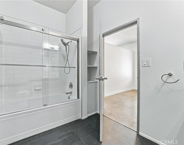 435 W Center Street - Photo Thumbnail 9