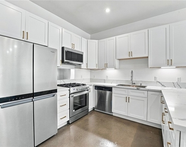 435 W Center Street - Photo Thumbnail 2