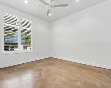 435 W Center Street - Photo Thumbnail 6