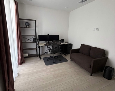 605 S Lyon Street - Photo Thumbnail 9