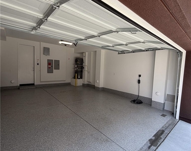 605 S Lyon Street - Photo Thumbnail 12