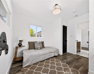 2026 Poinsettia Street N - Photo Thumbnail 28