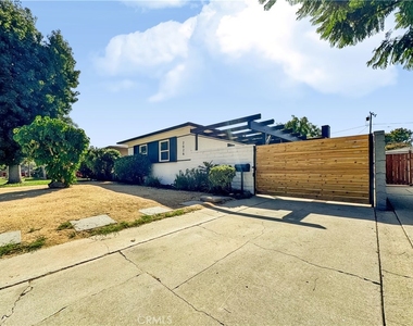 2026 Poinsettia Street N - Photo Thumbnail 2