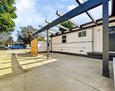 2026 Poinsettia Street N - Photo Thumbnail 4