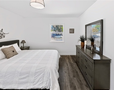 2026 Poinsettia Street N - Photo Thumbnail 32