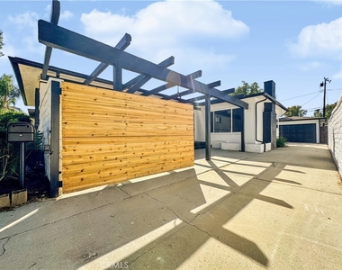 2026 Poinsettia Street N - Photo Thumbnail 3