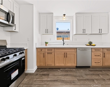 2026 Poinsettia Street N - Photo Thumbnail 18
