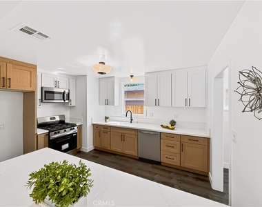 2026 Poinsettia Street N - Photo Thumbnail 21