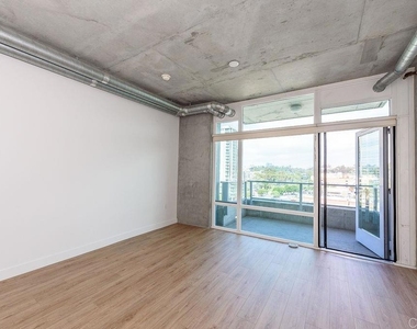 1080 Park Boulevard - Photo Thumbnail 3
