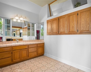 5809 Irving Avenue - Photo Thumbnail 20