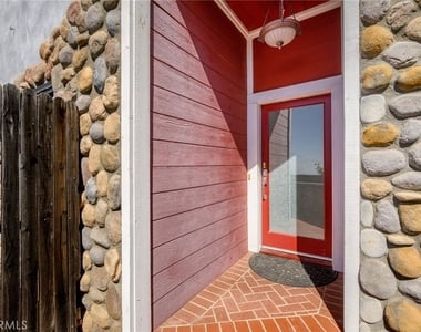 5809 Irving Avenue - Photo Thumbnail 2