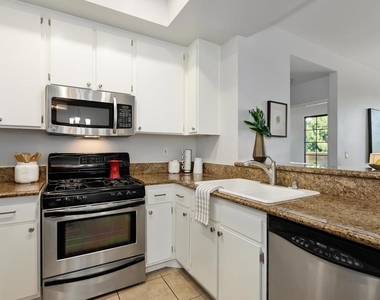 221 S Oak Knoll Avenue - Photo Thumbnail 11
