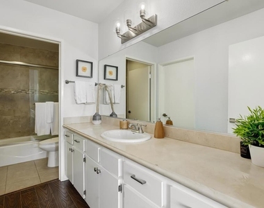 221 S Oak Knoll Avenue - Photo Thumbnail 3