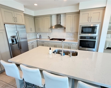 766 Doheney Way - Photo Thumbnail 4