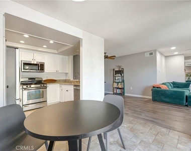 18571 Edgebrook Lane - Photo Thumbnail 12