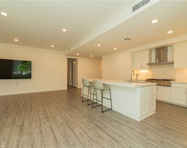 4210 Rivington - Photo Thumbnail 12