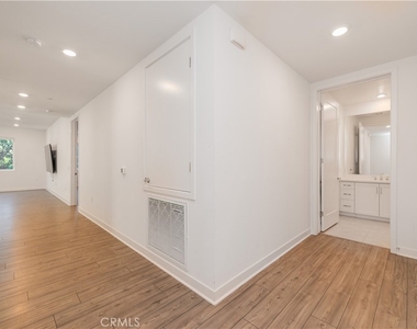 4210 Rivington - Photo Thumbnail 2