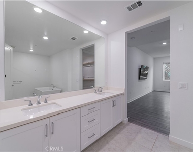 4210 Rivington - Photo Thumbnail 26