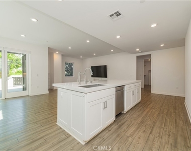 4210 Rivington - Photo Thumbnail 11