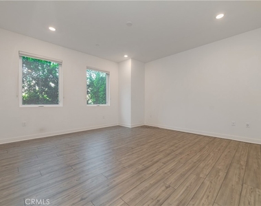 4210 Rivington - Photo Thumbnail 19