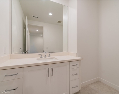4210 Rivington - Photo Thumbnail 4