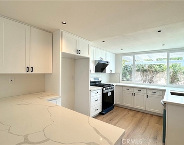 15451 Alsace Cir - Photo Thumbnail 3