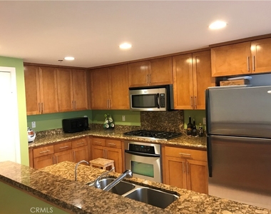 411 W Seaside Way - Photo Thumbnail 4