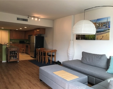 411 W Seaside Way - Photo Thumbnail 3