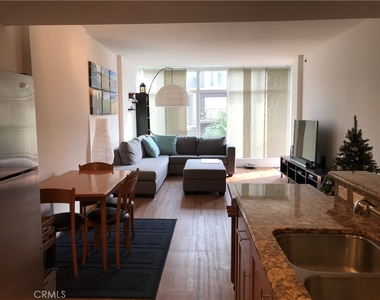 411 W Seaside Way - Photo Thumbnail 1